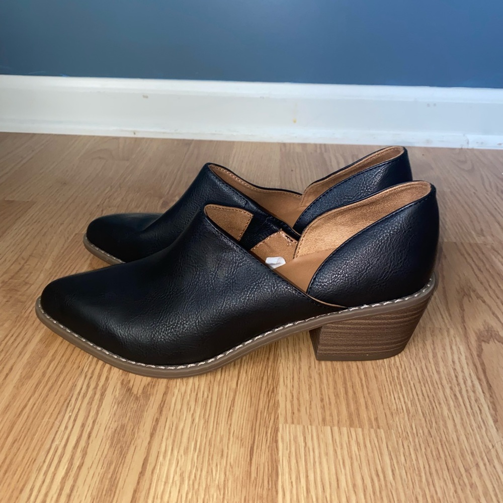 Universal Thread Black Ankle Booties - Picture 2 of 3